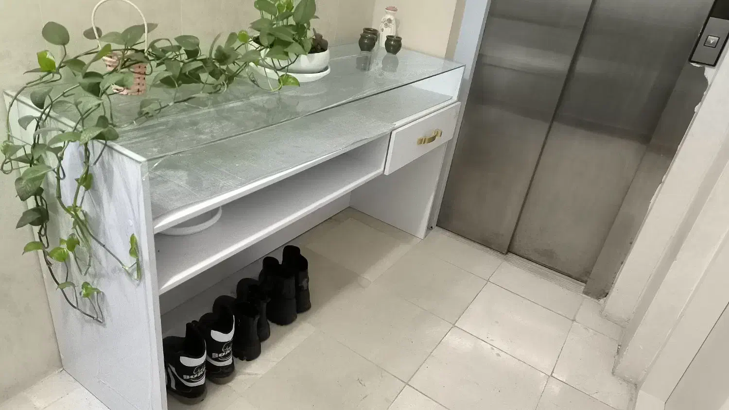 میز چندکاره|میز تحریر و کامپیوتر|شاهینشهر, حافظ جنوبی|دیوار