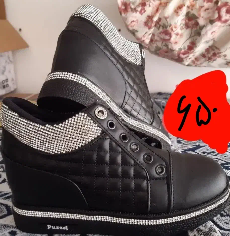 بوت وکتونی وکیف لپ تاب وزنانه به قیمت خرید|کیف، کفش، کمربند|قم, هنرستان|دیوار