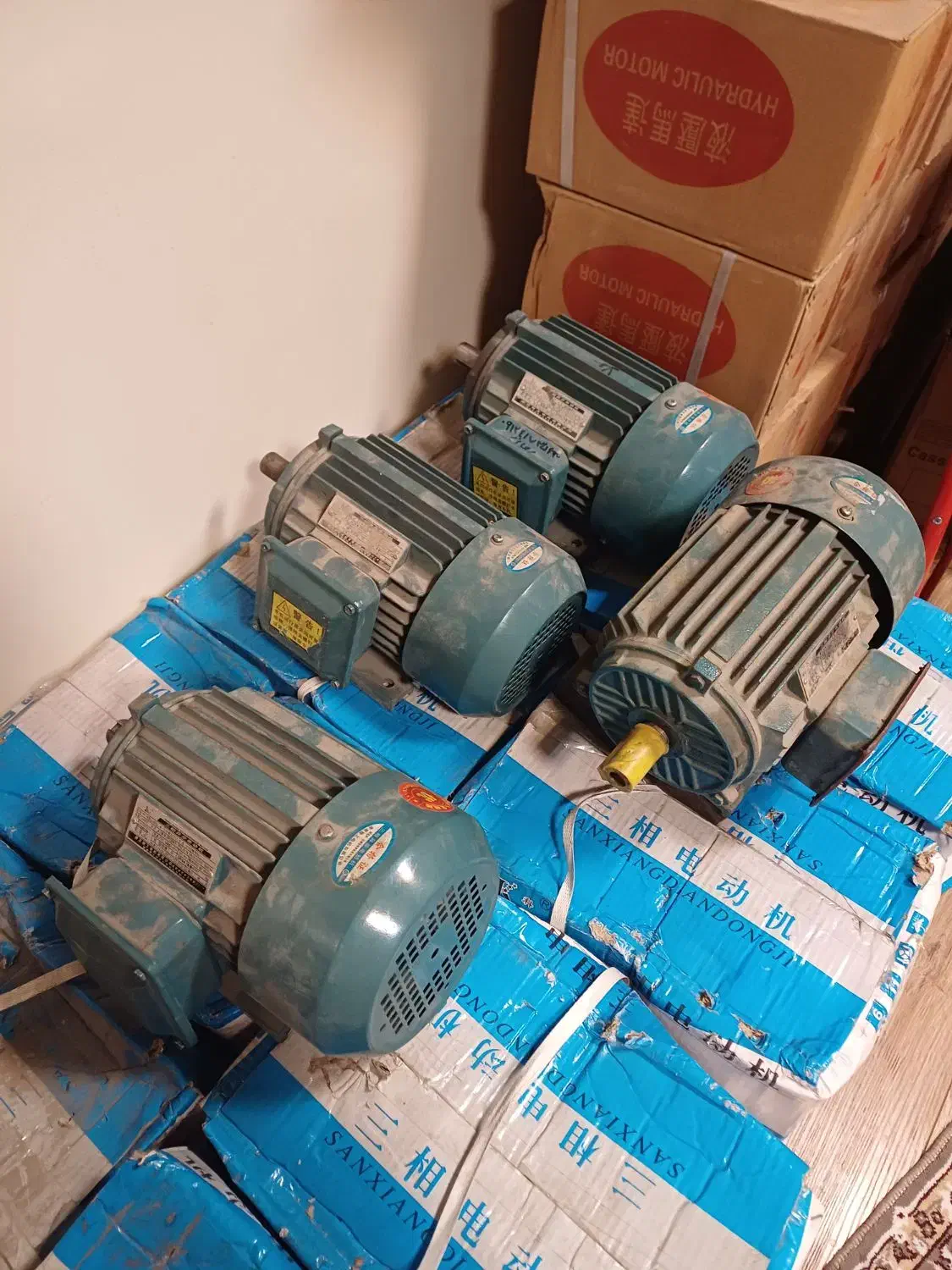 ۴ عدد دینام ۱/۵ کیلووات ۳ فاز چینی ۱۴۰۰ دور|ماشینآلات صنعتی|پاکدشت, خاتون آباد|دیوار