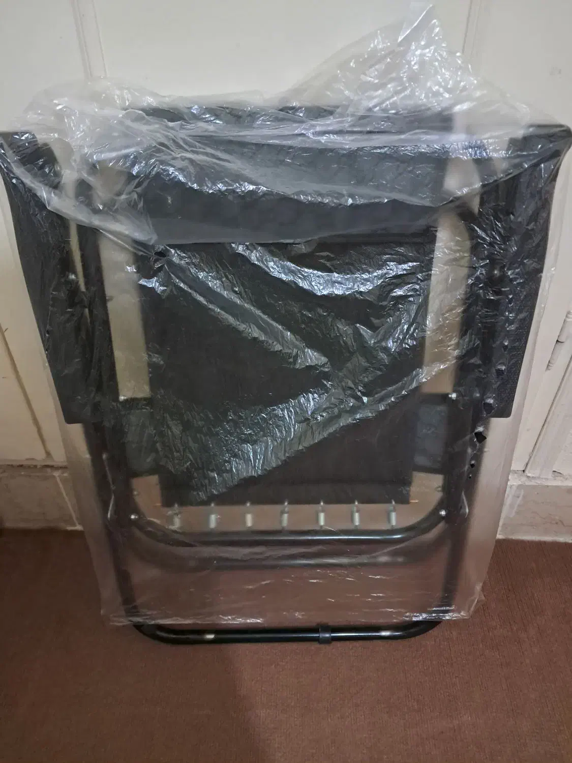 میز گرد MDF پایه فلزی و صندلی تاشو درجه ۱ نو نو|مبلمان خانگی و میز عسلی|شاهینشهر, فردوسی|دیوار