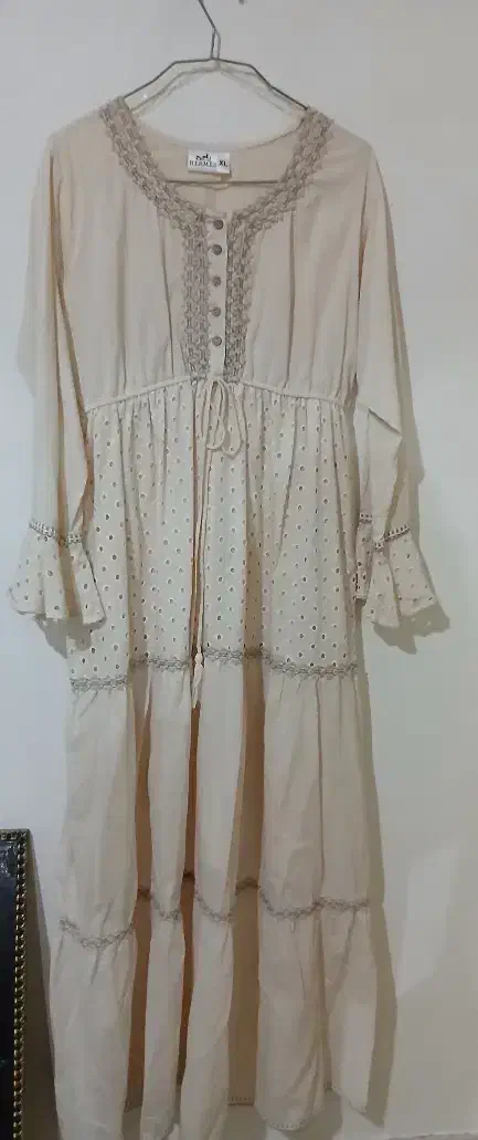 لباس بلند|لباس|رباط‌کریم, الارد|دیوار