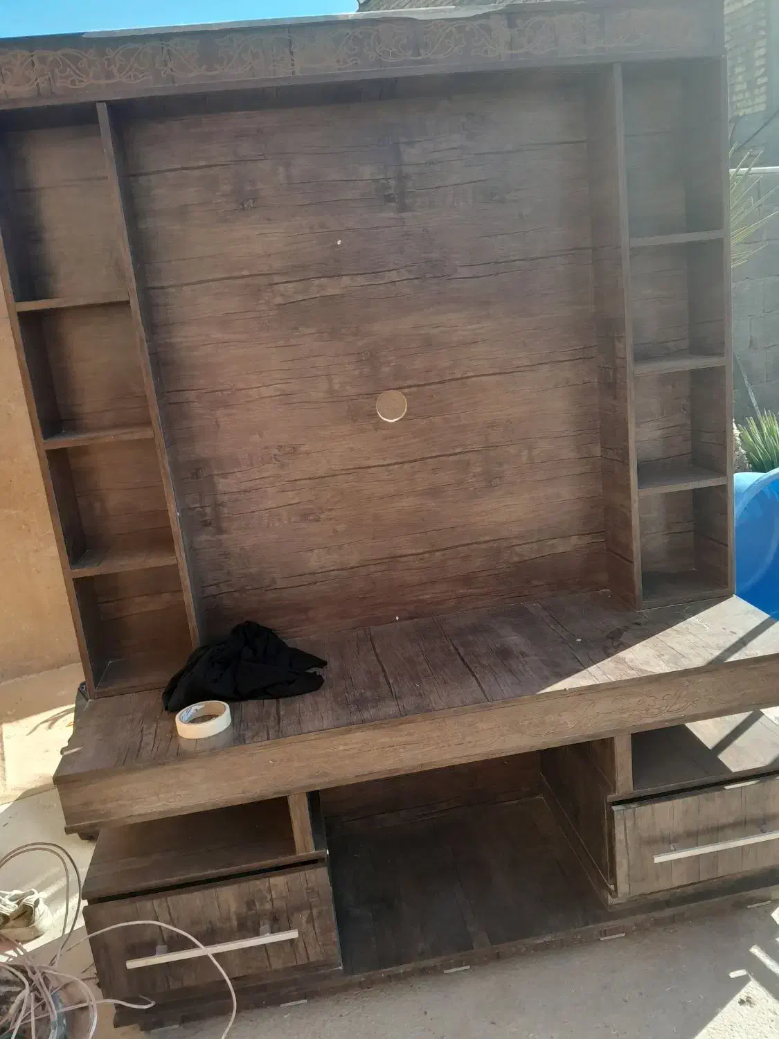 زیر تلوزیونی|میز تلویزیون|شیراز, دودمان|دیوار