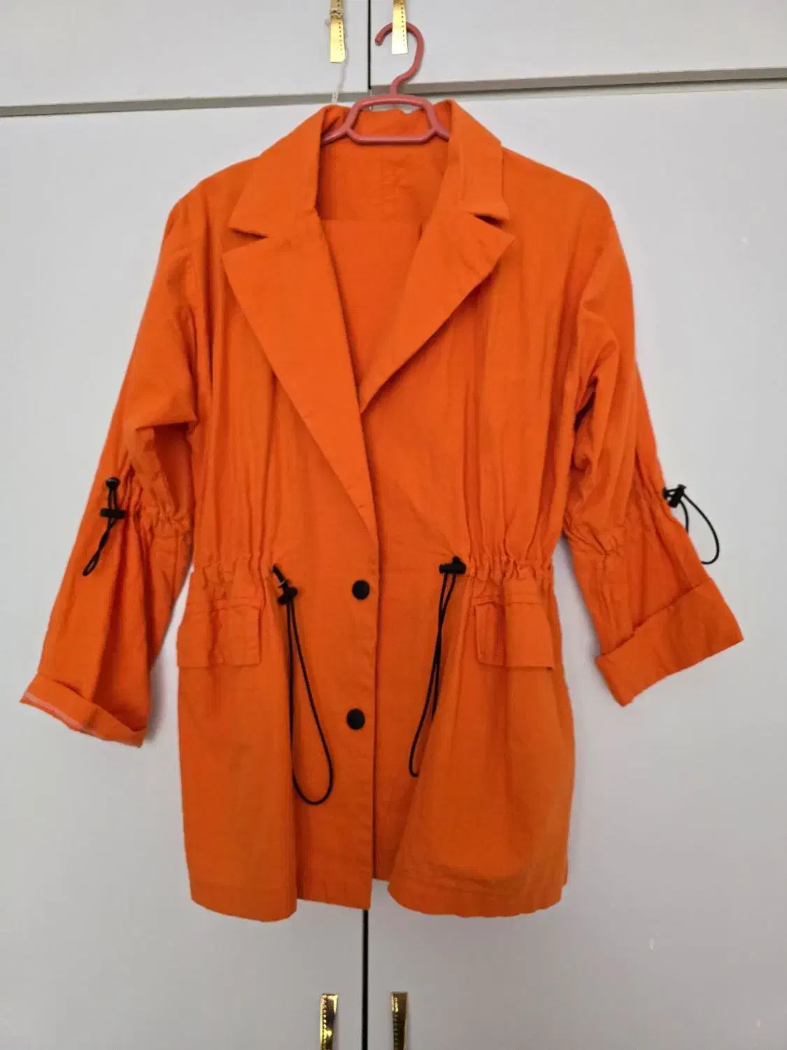 مانتو لباس|لباس|تربت جام, حافظ|دیوار