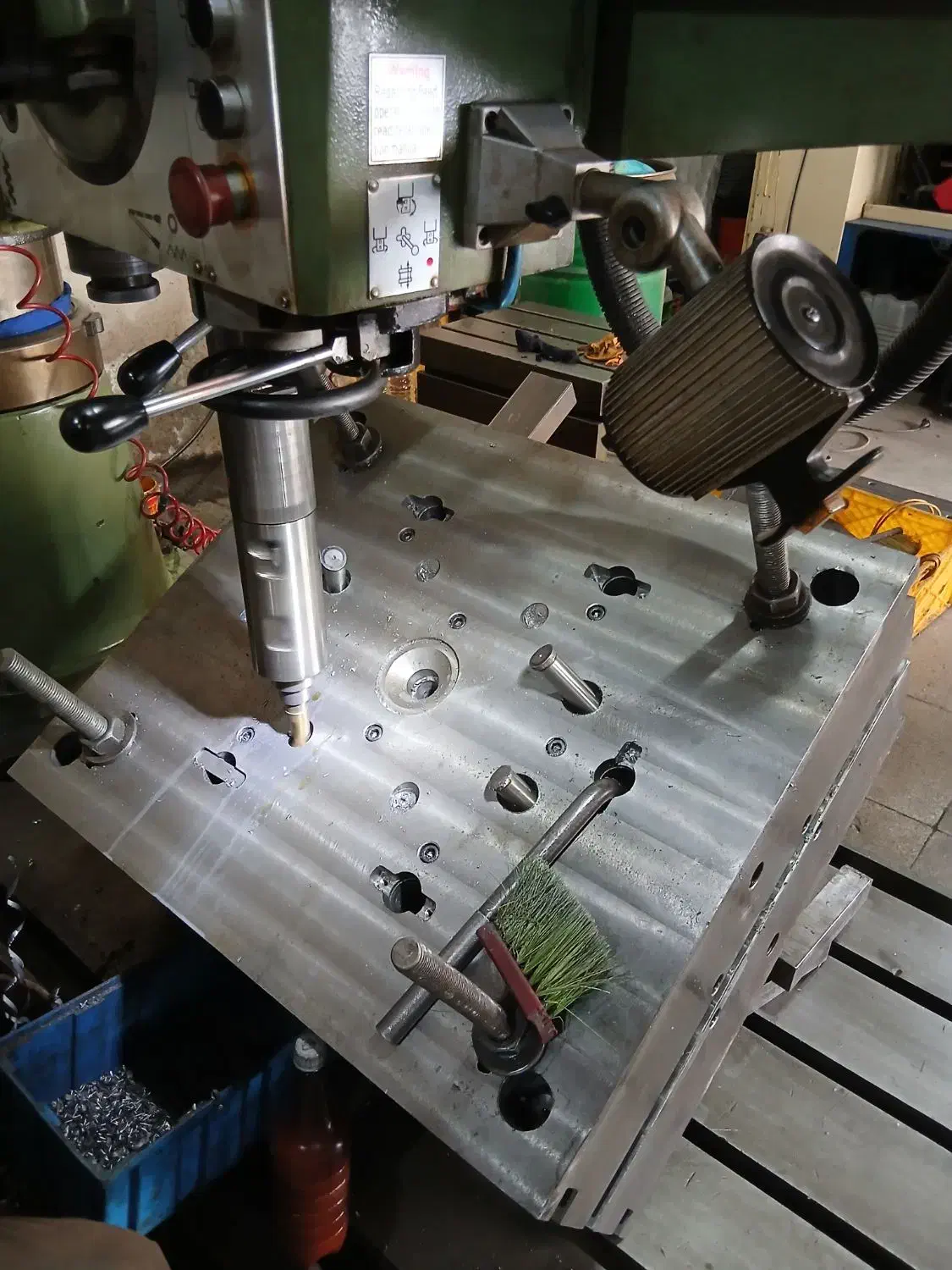 اپراتور فرز cnc و تراشکار و کمک قالبساز، سی ان سی|استخدام صنعتی، فنی، مهندسی|تهران, شادآباد|دیوار