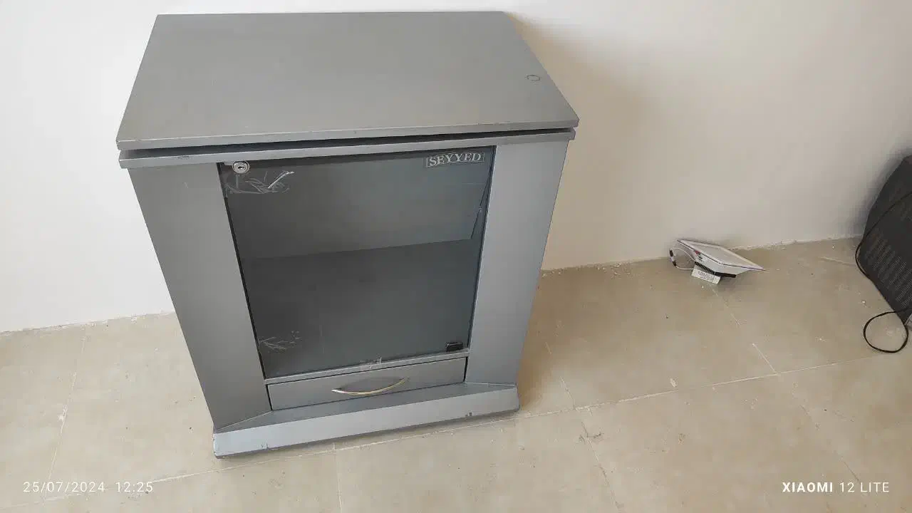 تلویزیون ال جی به همراه دستگاه دیجیتال و میز تی وی|تلویزیون و پروژکتور|ابهر, |دیوار