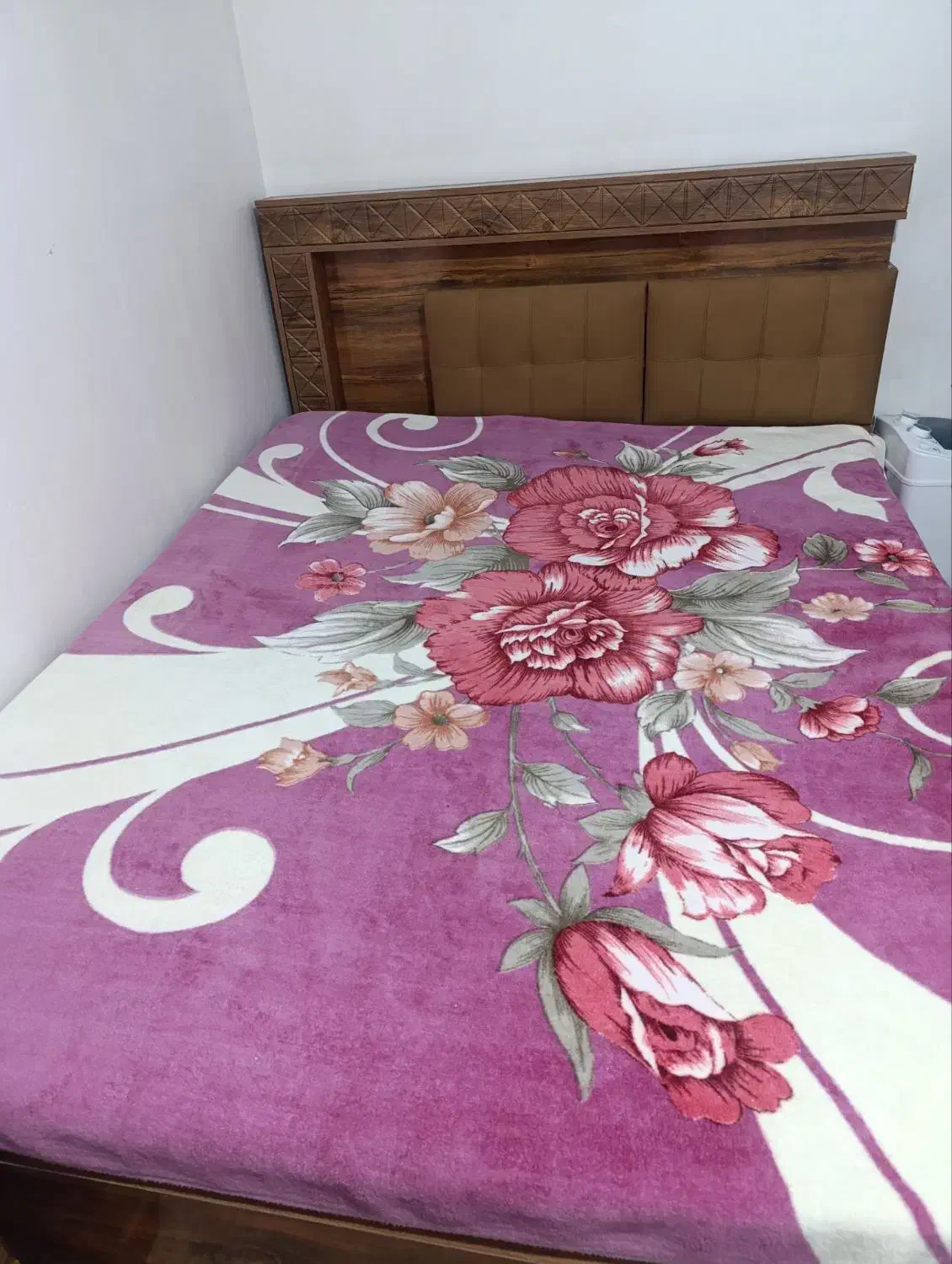 تخت خواب دو نفر در حد نو|تخت و سرویس خواب|کرمانشاه, |دیوار