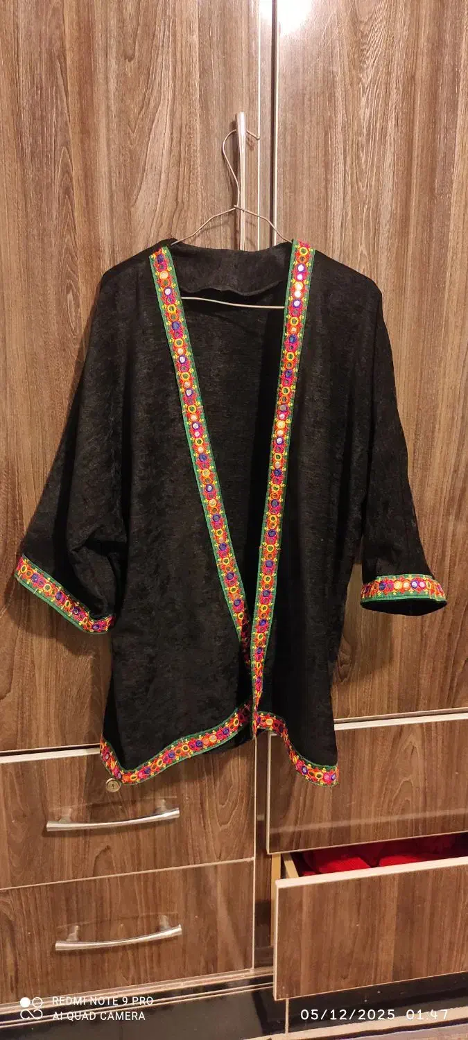 تعدای مانتو و پالتو|لباس|یاسوج, |دیوار