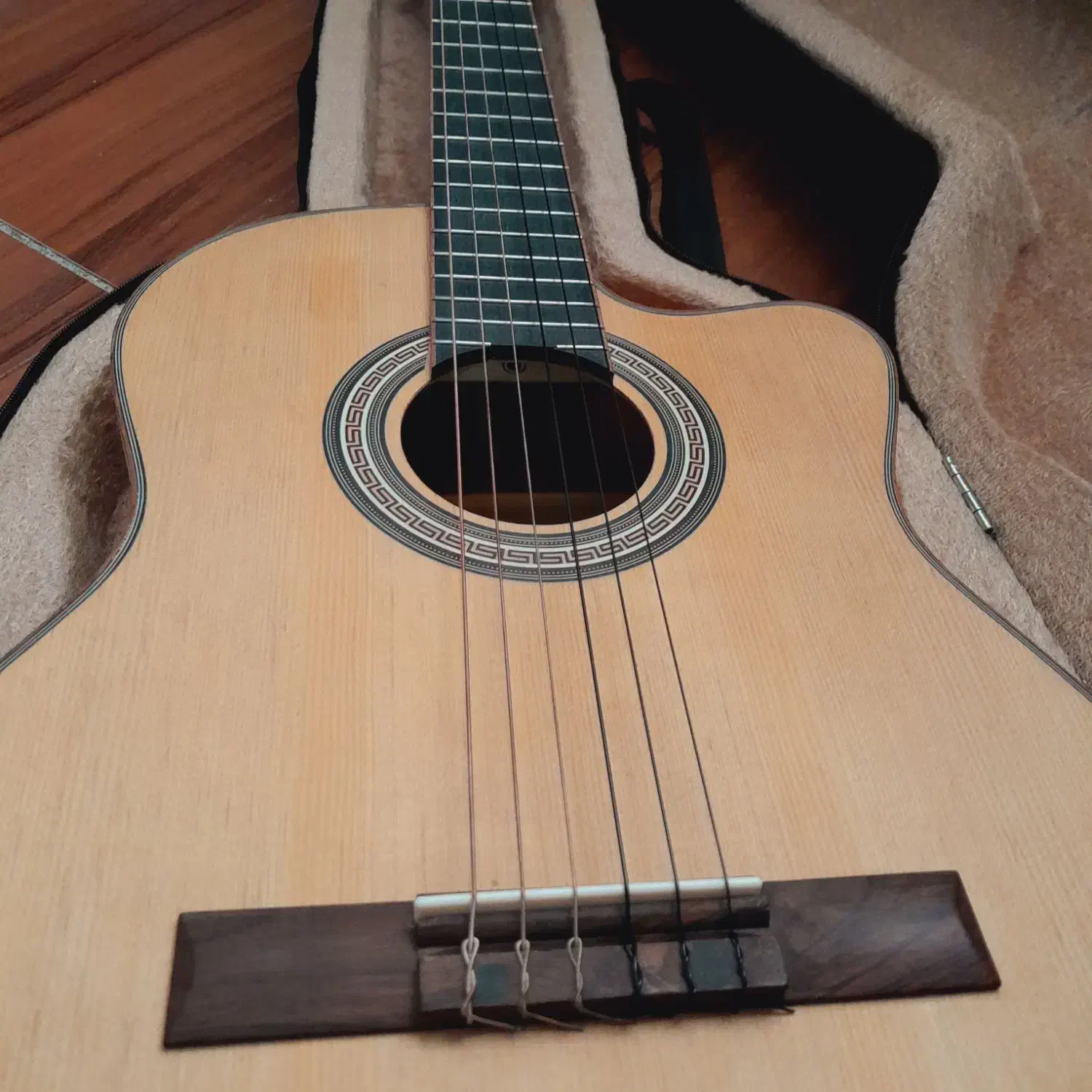 گیتار نیمه حرفه ای والنسیا ، gv750|گیتار، بیس، امپلیفایر|زاهدان, |دیوار