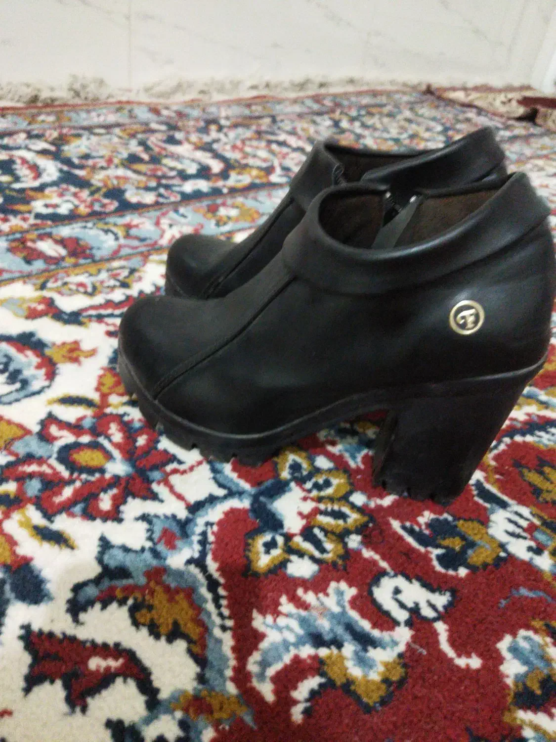 نیم پوت|کیف، کفش، کمربند|میانه, |دیوار