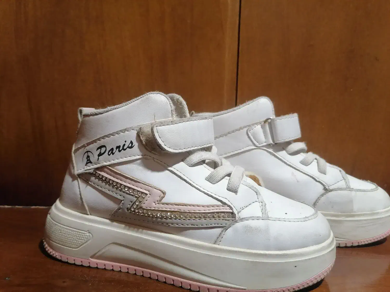 بوت و کفش بچه گانه|کیف، کفش، کمربند|برخوار, |دیوار