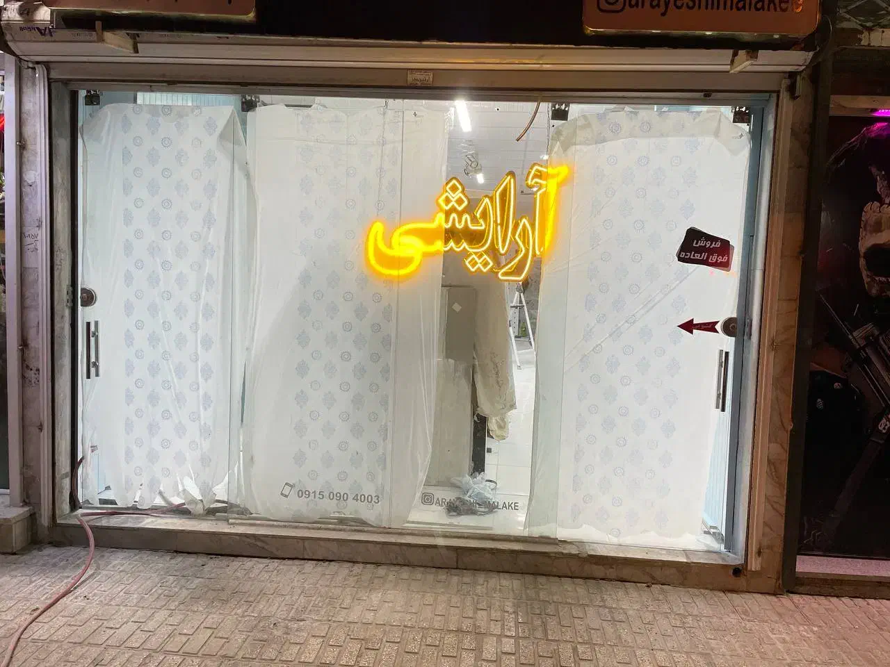 شیشه سکوریت مغازه فروشی|مصالح و تجهیزات ساختمان|قائن, |دیوار