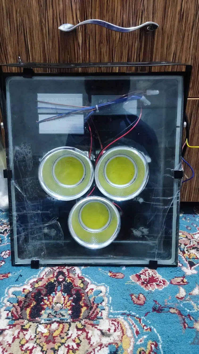 یک عدد نورافکن قویی|لامپ و چراغ|خاش, |دیوار