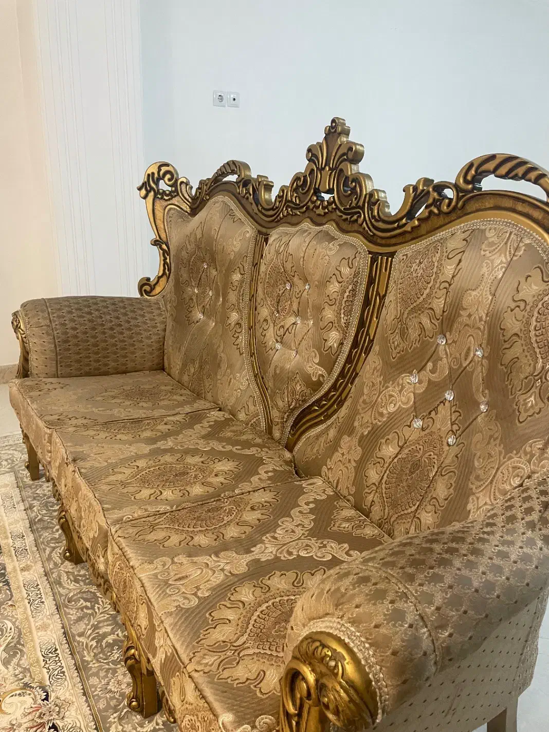 مبل ۷ نفره سلطنتی|مبلمان خانگی و میز عسلی|رشت, پل تالشان|دیوار