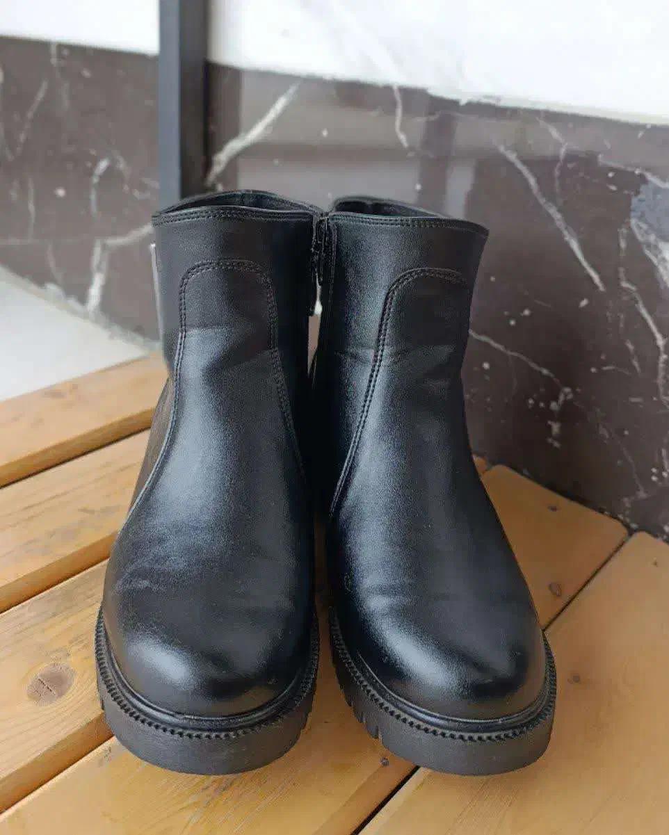 نیم بوت|کیف، کفش، کمربند|اصفهان, نقش جهان|دیوار