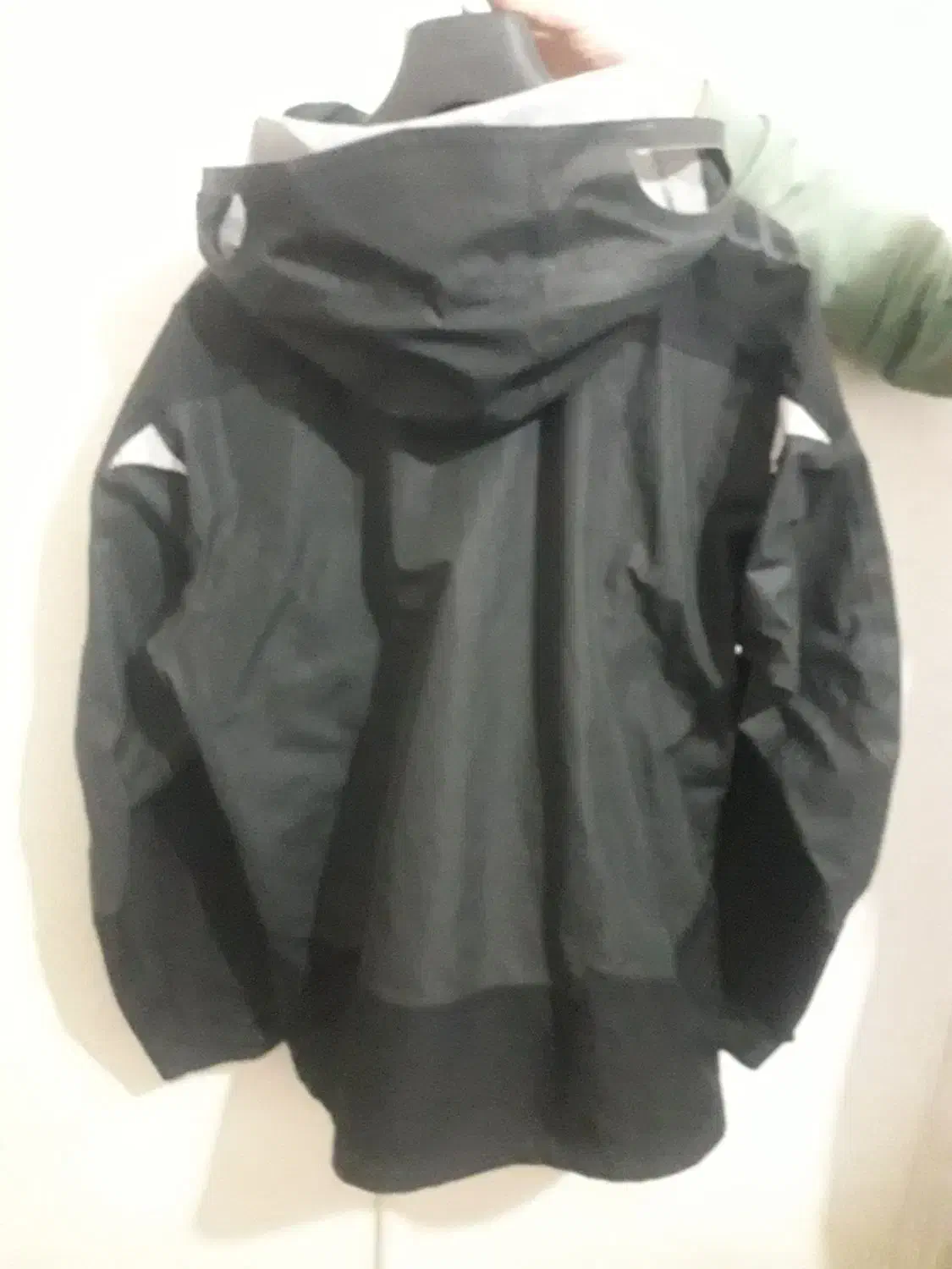 کاپشن اصلی|لباس|همدان, |دیوار