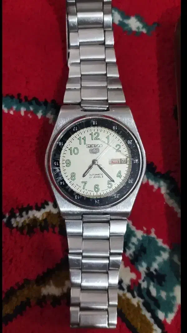 ساعت سیکو۵|ساعت|سبزوار, قصبه غربی|دیوار