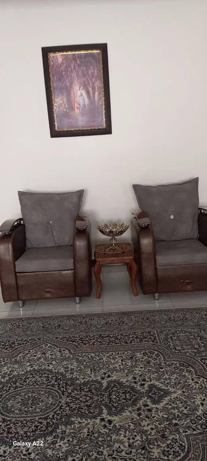 مبل ۷ نفره طوسی قهوهای با میز جلومبلی و عسلی|مبلمان خانگی و میز عسلی|شهریار, شهرک وائین|دیوار