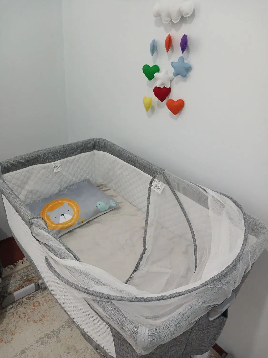 تخت کنار مادر و گهواره ویرا دلیجان|تخت و صندلی بچه|قم, پردیسان|دیوار