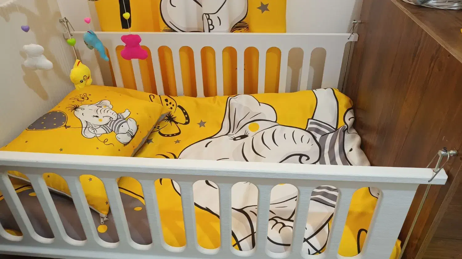 تخت و کمد بچه نو|تخت و صندلی بچه|ساوه, |دیوار