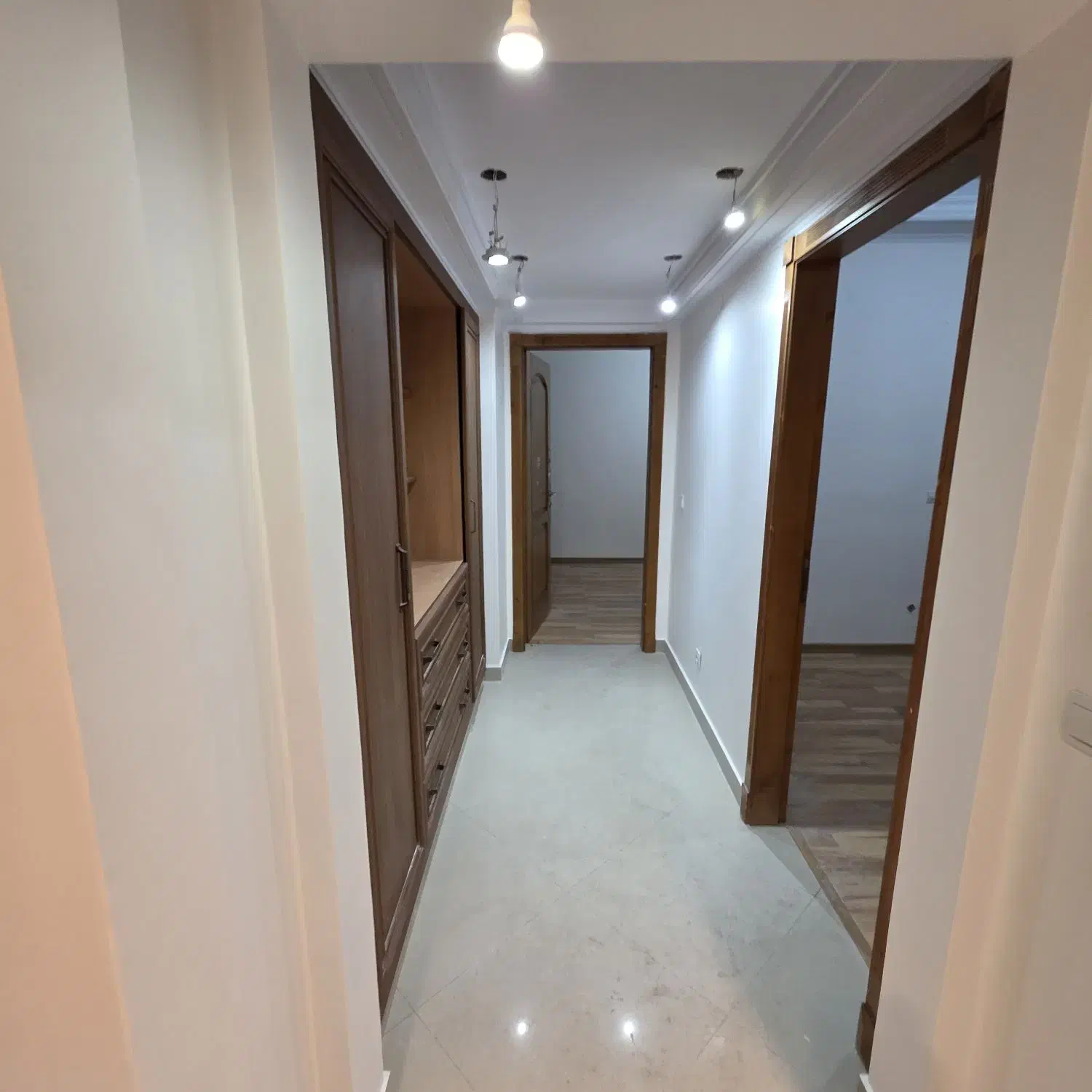 واحد ۱۷۲ متری سه خواب مستر بسیار خوش نقشه در فرشته