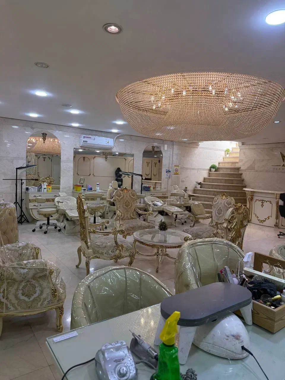 اجاره صندلی ،تخت،اتاق در سالن لوکس با تمام تهیزات|اجارهٔ دفتر کار، اتاق اداری، مطب|ری, دیلمان|دیوار