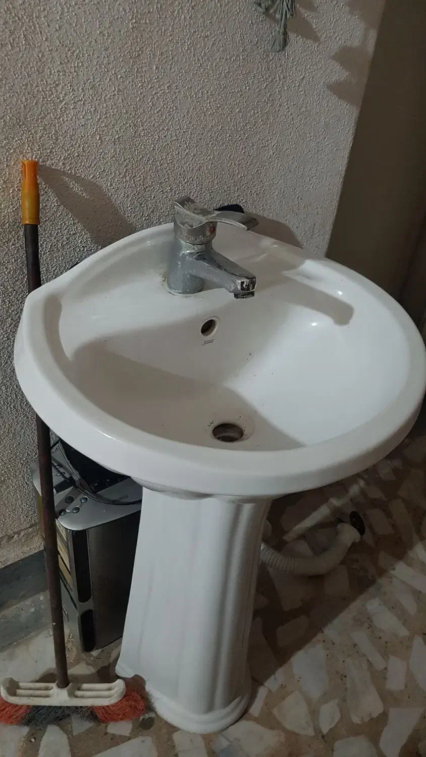 روشویی پایه دار  صورت شور|لوازم سرویس بهداشتی|رشت, گلزاران|دیوار