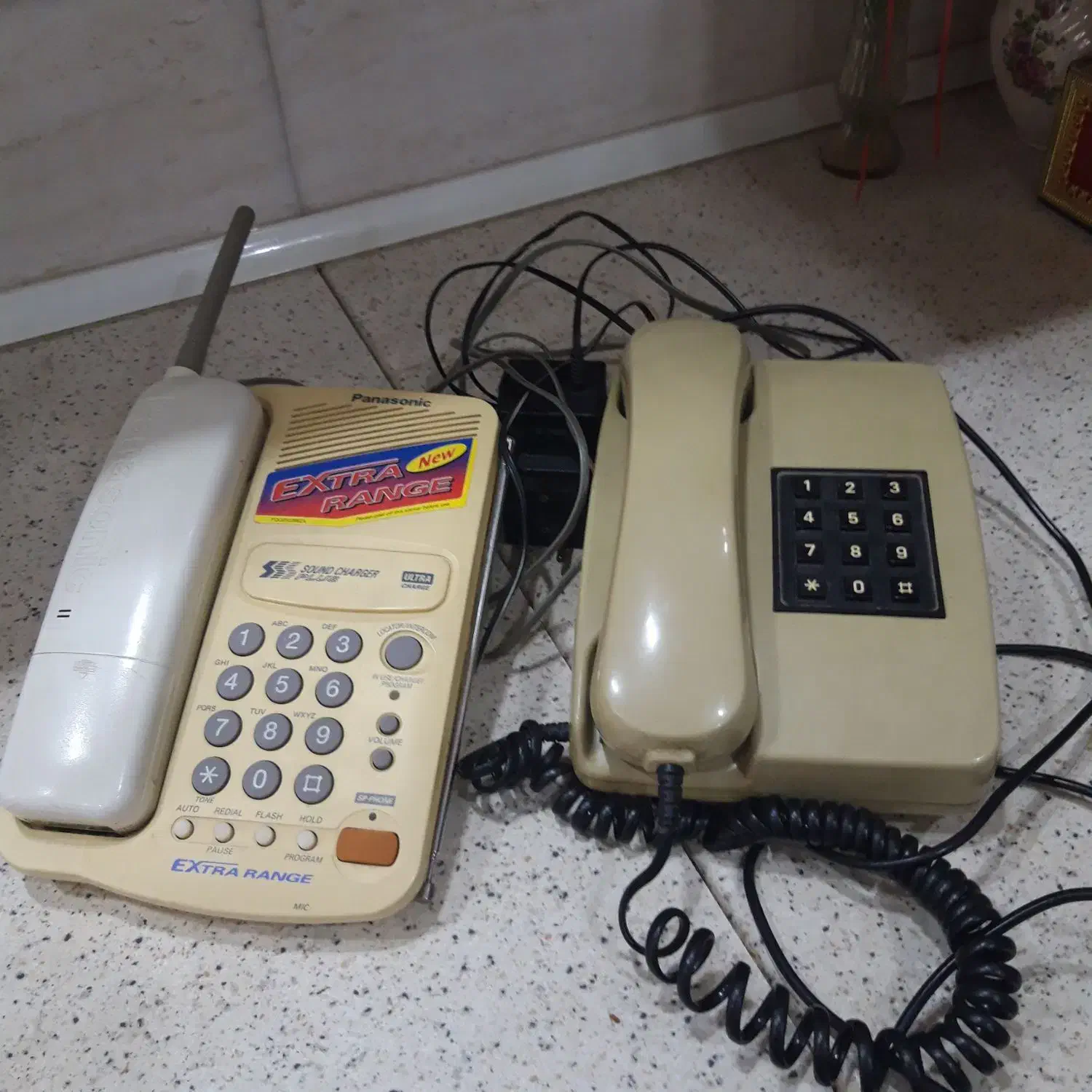 دو دستگاه تلفن رو میزی که یکی بی سیمی است|تلفن رومیزی|تهران, سازمان برنامه شمالی|دیوار