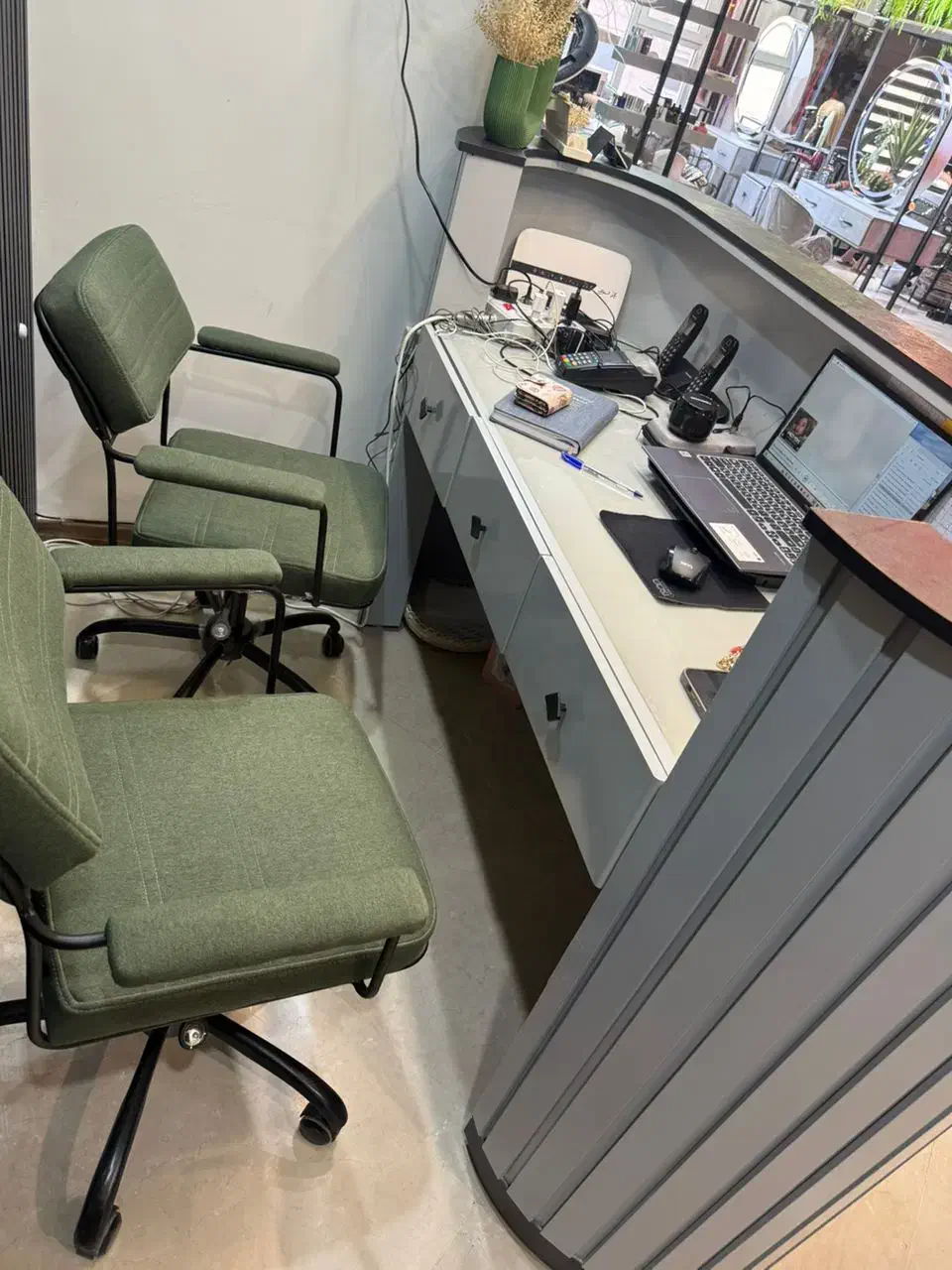 وسایل کامل سالن زیبایی|آرایشگاه و سالن‌های زیبایی|بجنورد, |دیوار