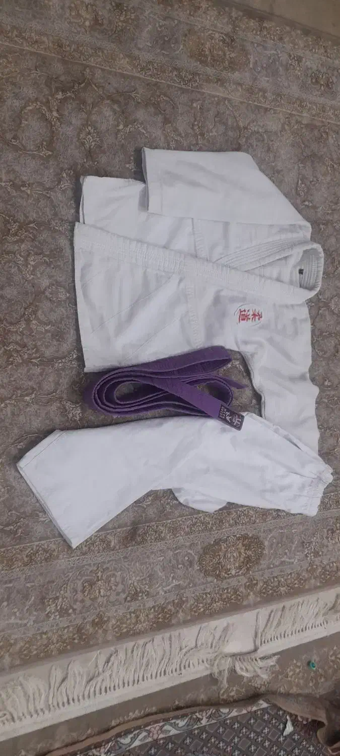 لباس باشگاه با کمربند|لباس|قم, انسجام|دیوار