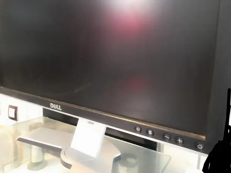 مانیتور حرفهای dellتصویر شفاف ۲۲ اینچ تمیز|قطعات و لوازم جانبی رایانه|دورود, |دیوار