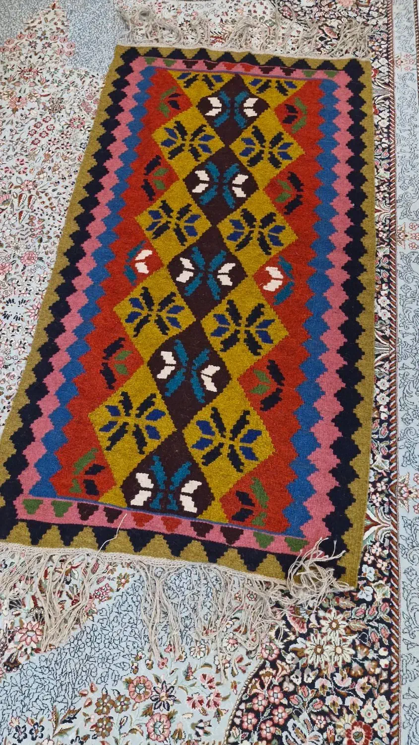 فرش سنتی بزرگ و کوچیک داره|فرش|نیشابور, فضل|دیوار