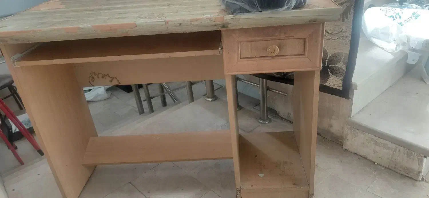 میز تحریر|میز تحریر و کامپیوتر|قم, انسجام|دیوار