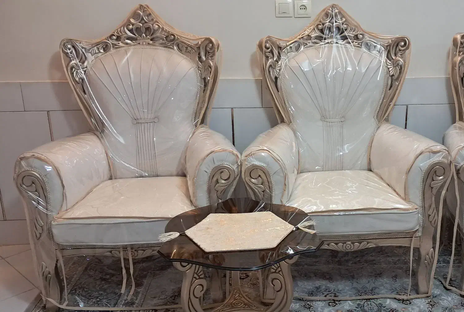 مبل ۹ نفره  میز نهارخوری  ۴ نفره ویترین دکور شیشه|مبلمان خانگی و میز عسلی|اصفهان, گرکان|دیوار