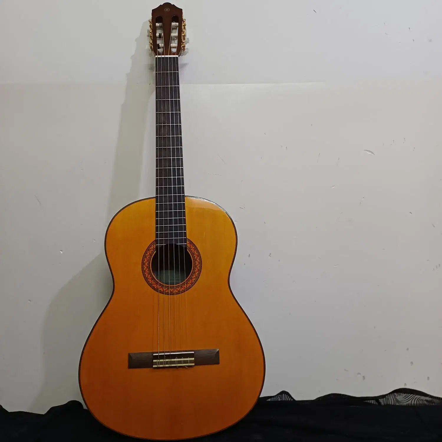 گیتار کلاسیک یاماها C70|گیتار، بیس، امپلیفایر|جهرم, |دیوار