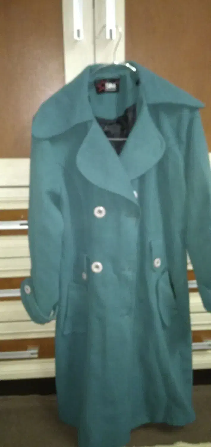 تعدادی لباس|لباس|اراک, |دیوار