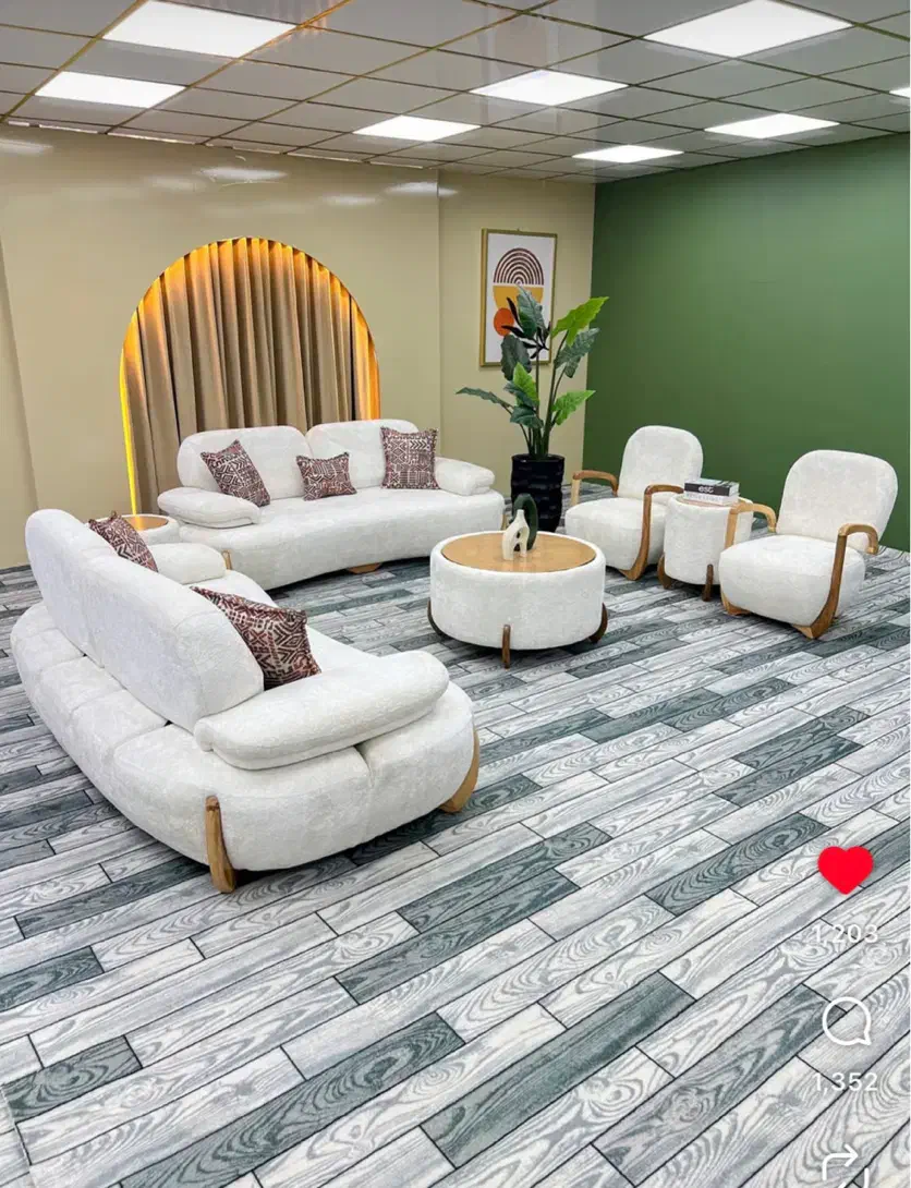 مبل مینیمال پینترسی مدل لیون شرکتی قالب اصلی|مبلمان خانگی و میز عسلی|خمینی‌شهر, |دیوار