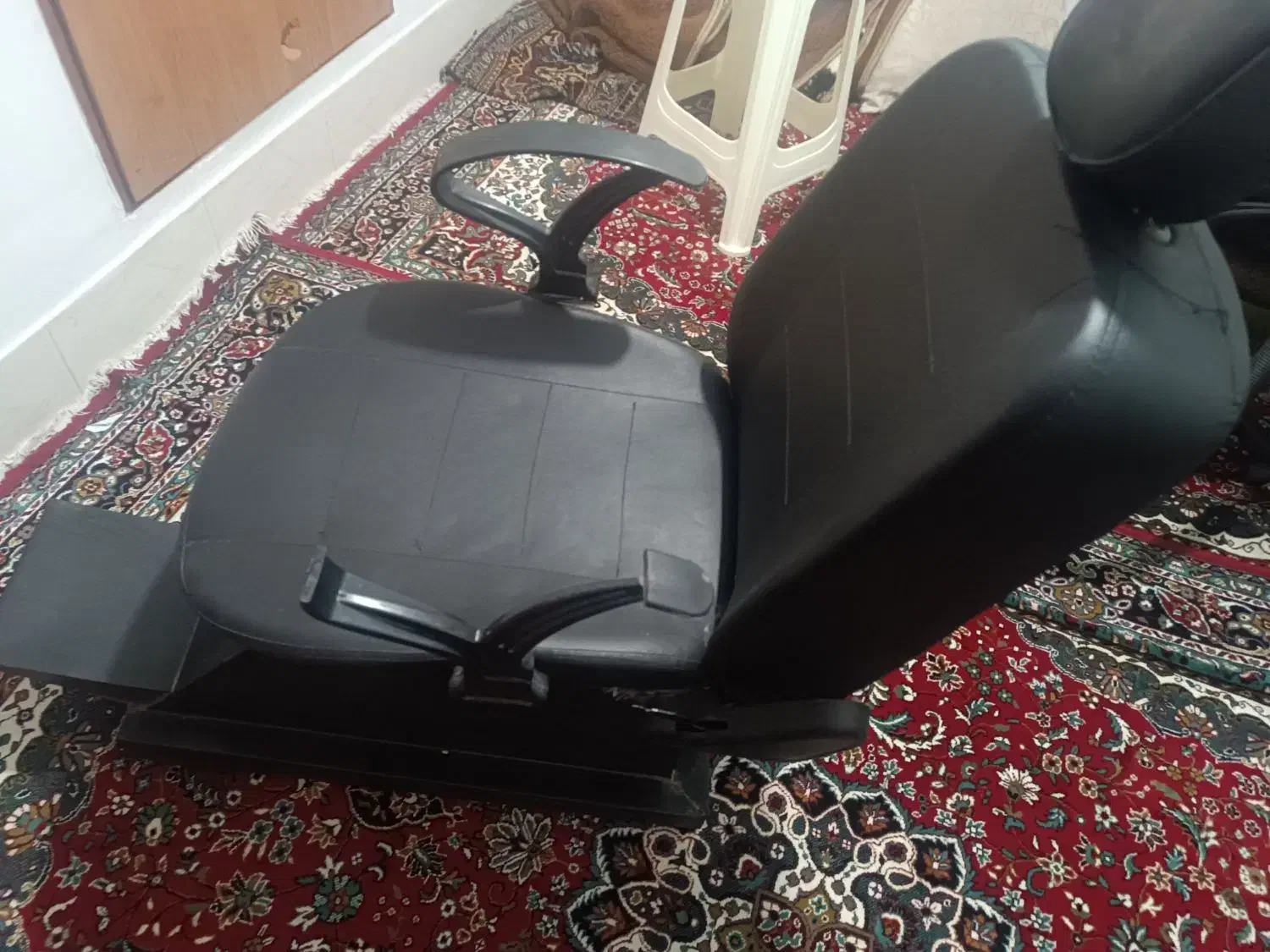 یک عدد صندلی طرح برقی|آرایشگاه و سالنهای زیبایی|محمدشهر, محمدشهر|دیوار