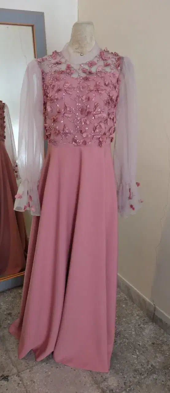 لباس مجلسی|لباس|چادگان, |دیوار