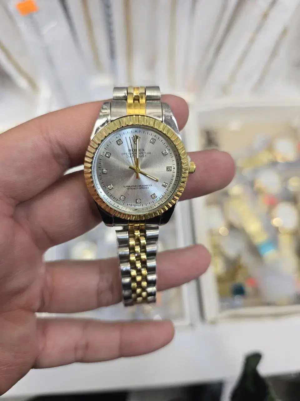 ساعت شیک در تو رنگ نقره ای و طلایی|ساعت|تبریز, |دیوار