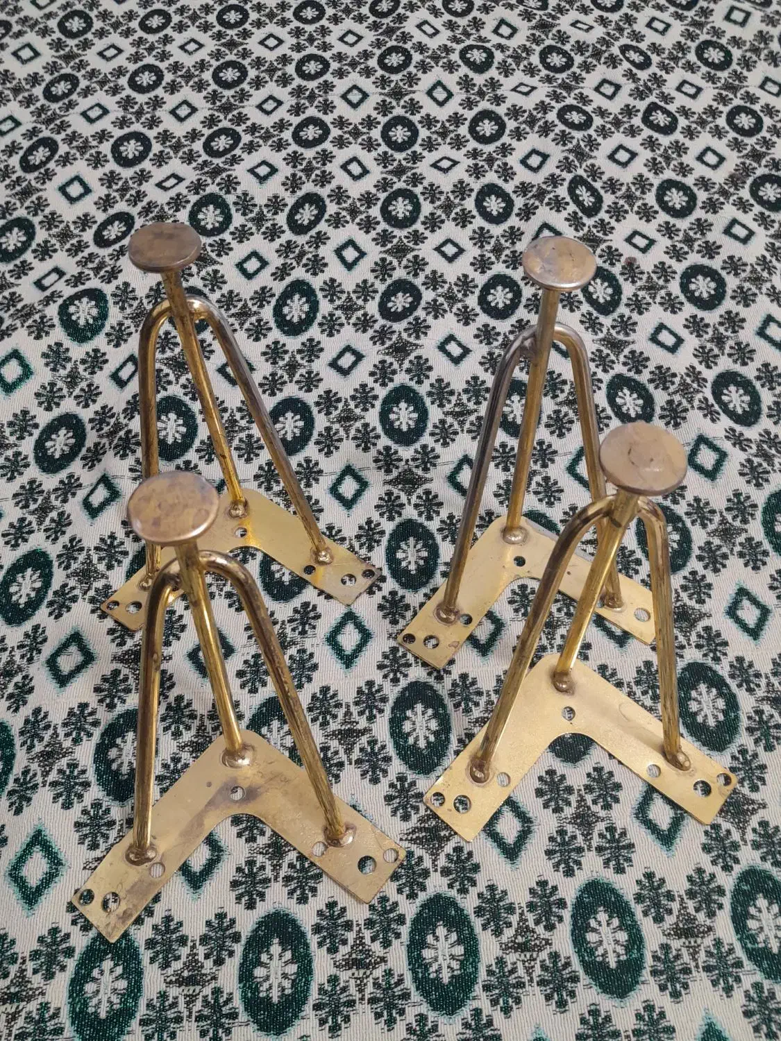 پایه مبلی رنگ طلایی|مبلمان خانگی و میز عسلی|قدس, شهر‌قدس|دیوار