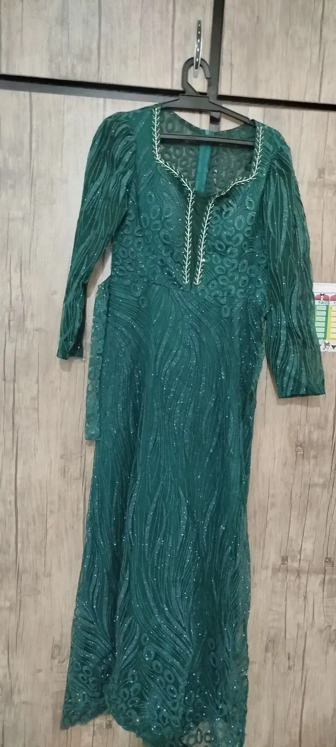 لباس مجلسی|لباس|مسجد سلیمان, |دیوار