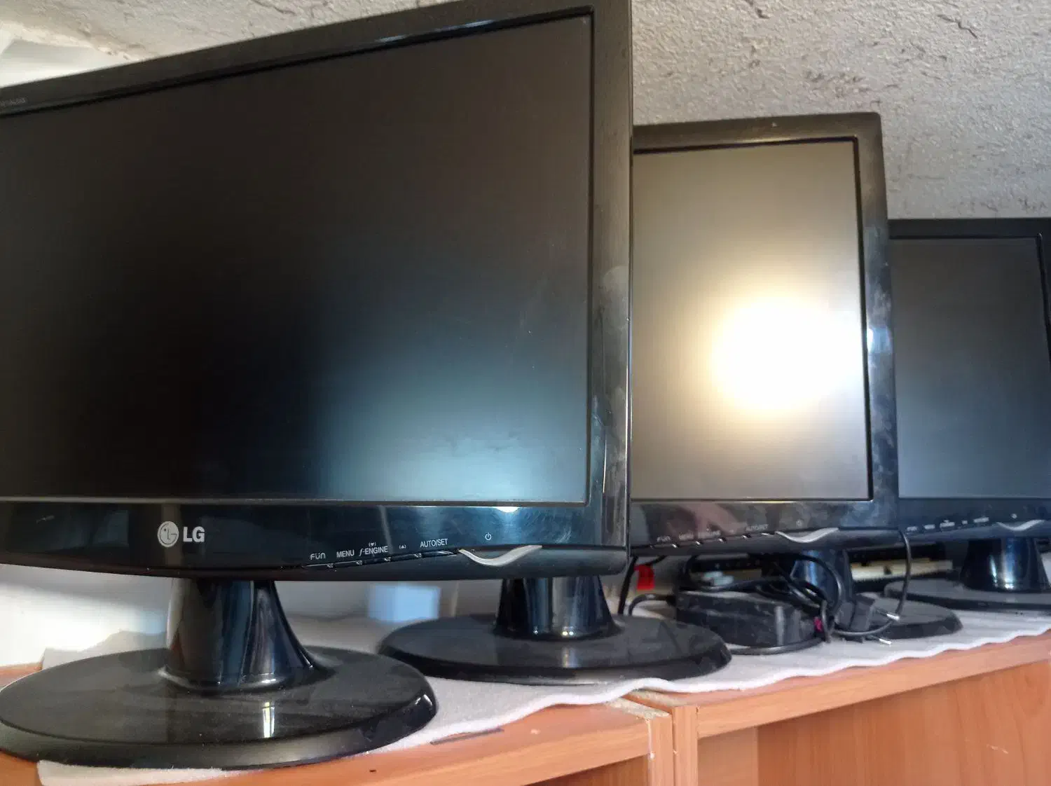 مانیتور  lg 19|قطعات و لوازم جانبی رایانه|اصفهان, باغ نگاره|دیوار