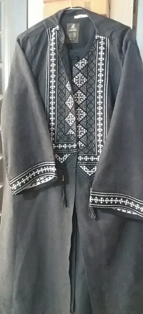 مانتو اداری و تعدادی لباس کاملا نو مناسب|لباس|کاشان, میدان کهنه|دیوار