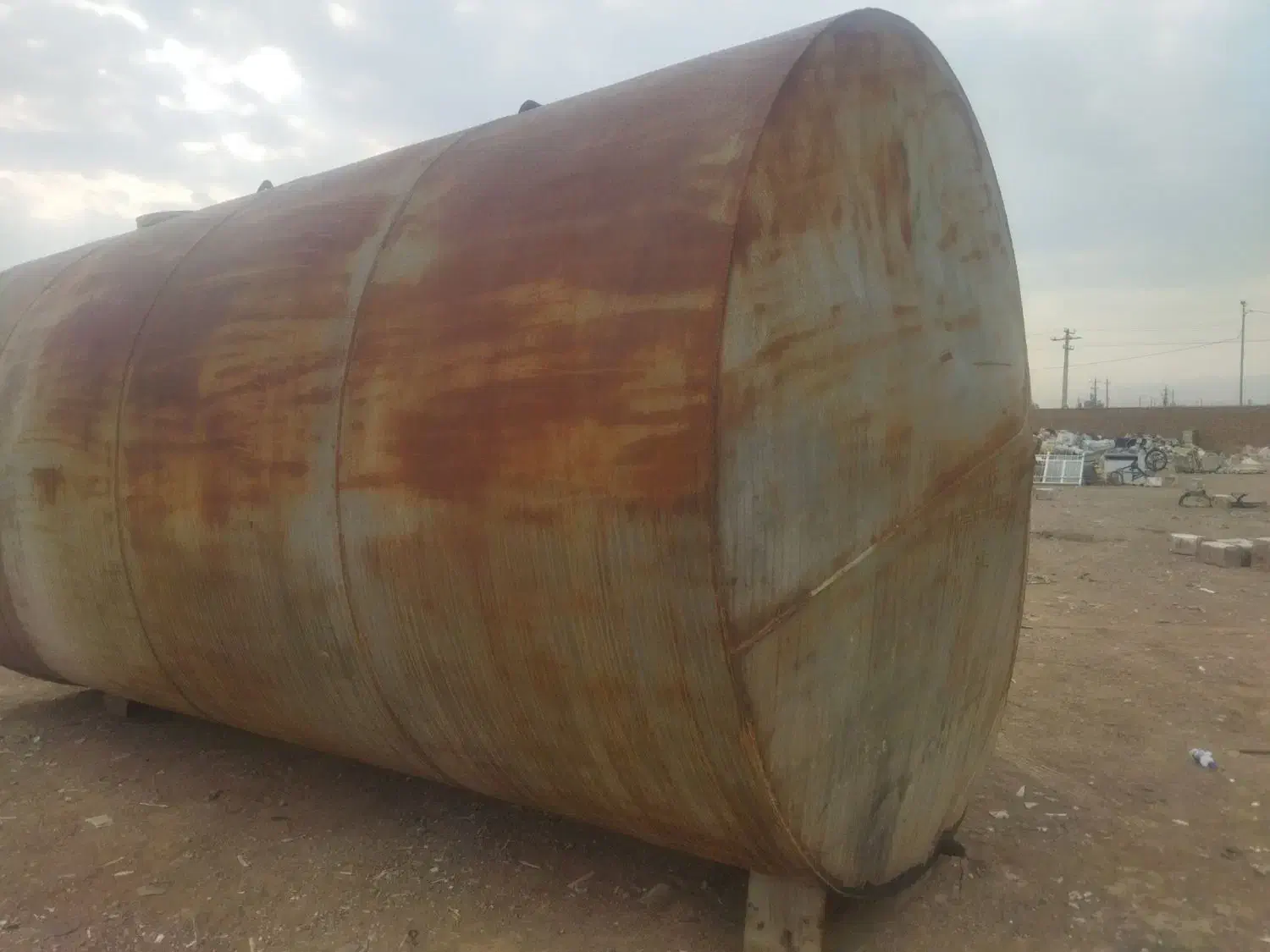 مخزن تانکر28000لیتری|مصالح و تجهیزات ساختمان|ساوه, |دیوار