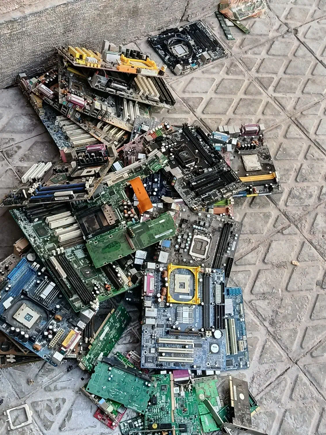 خرید و فروش ضایعات برد|لوازم جانبی موبایل و تبلت|کرمان, |دیوار