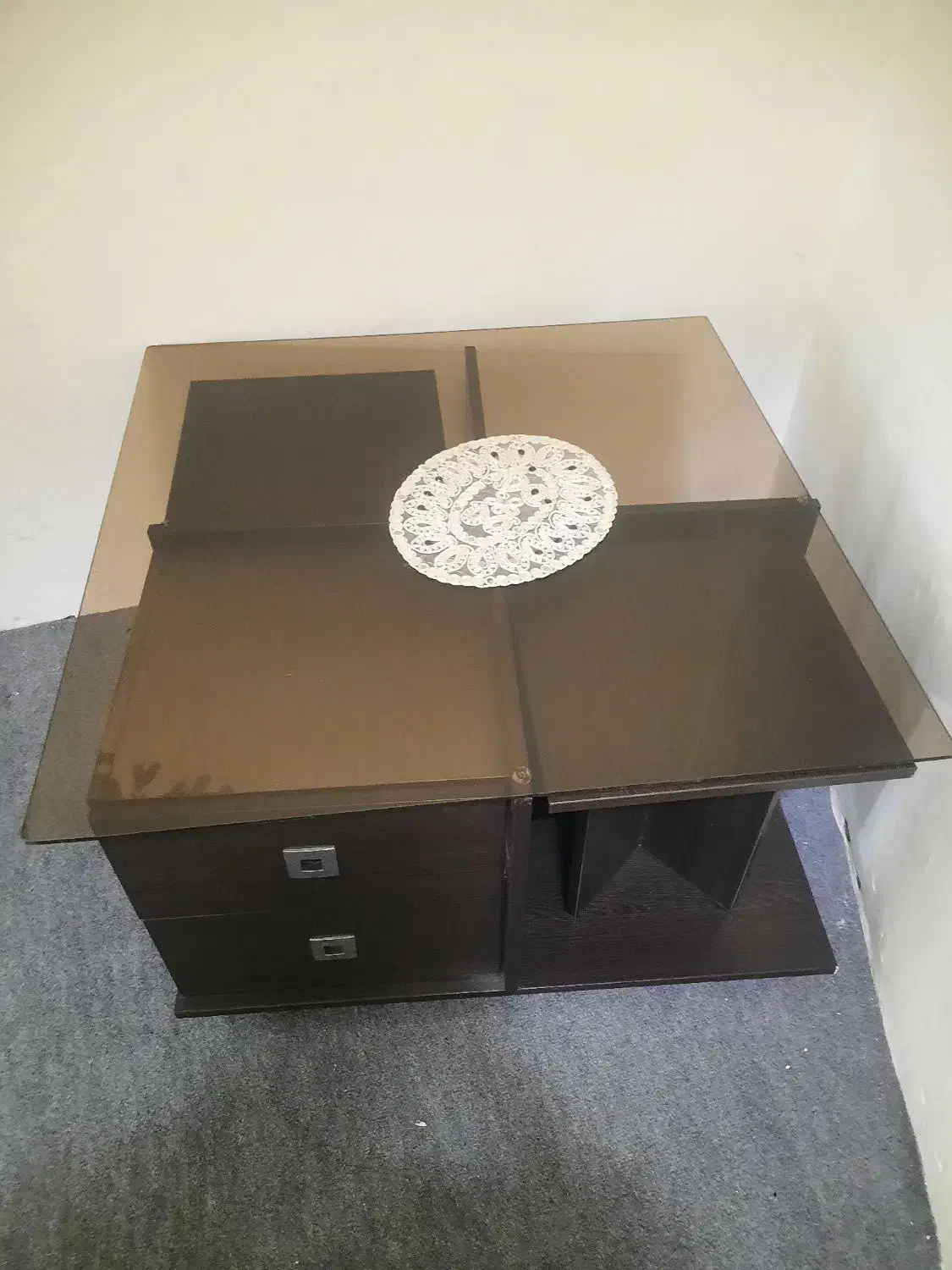 میز عسلی سالم و تمیز|مبلمان خانگی و میز عسلی|اقبالیه, |دیوار