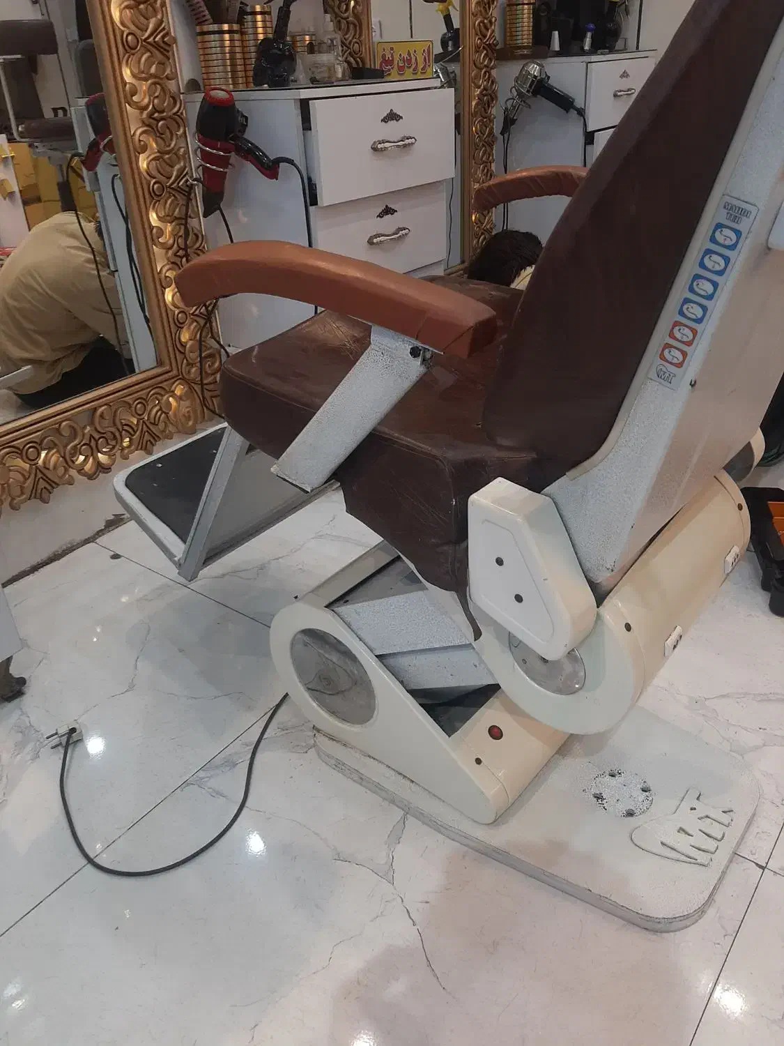 صندلی برقی ارایشگاه|آرایشگاه و سالن‌های زیبایی|مشهد, جلالیه|دیوار