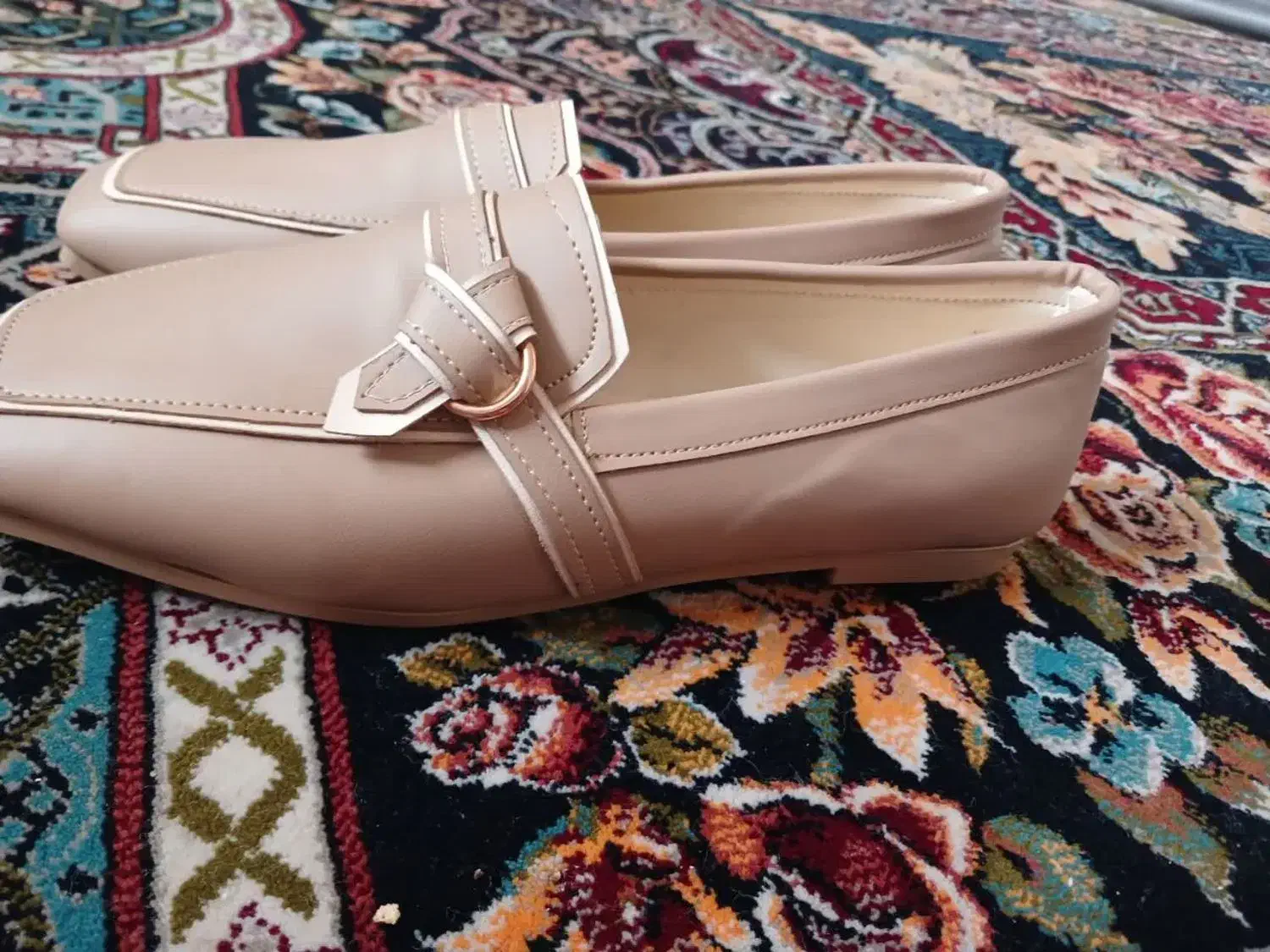 کالج زنانه|کیف، کفش، کمربند|شاهین‌شهر, شهرک گلدیس|دیوار