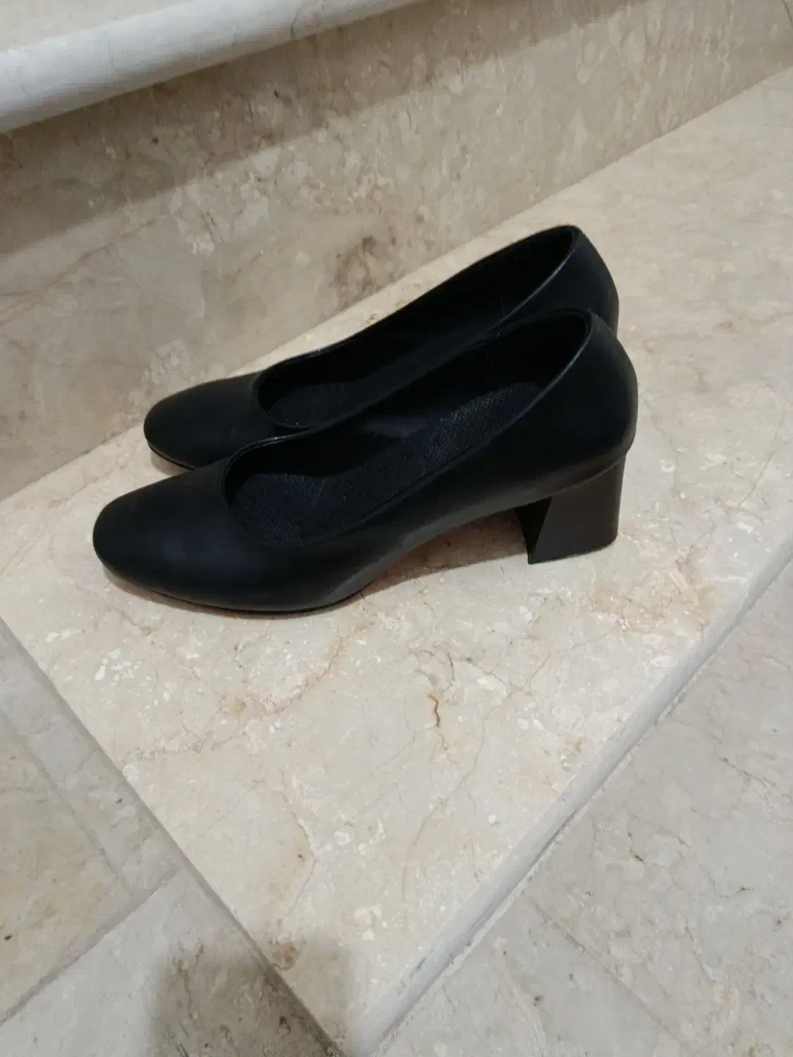 دو عدد کفش زنونه در حد نو|کیف، کفش، کمربند|پیشوا, |دیوار