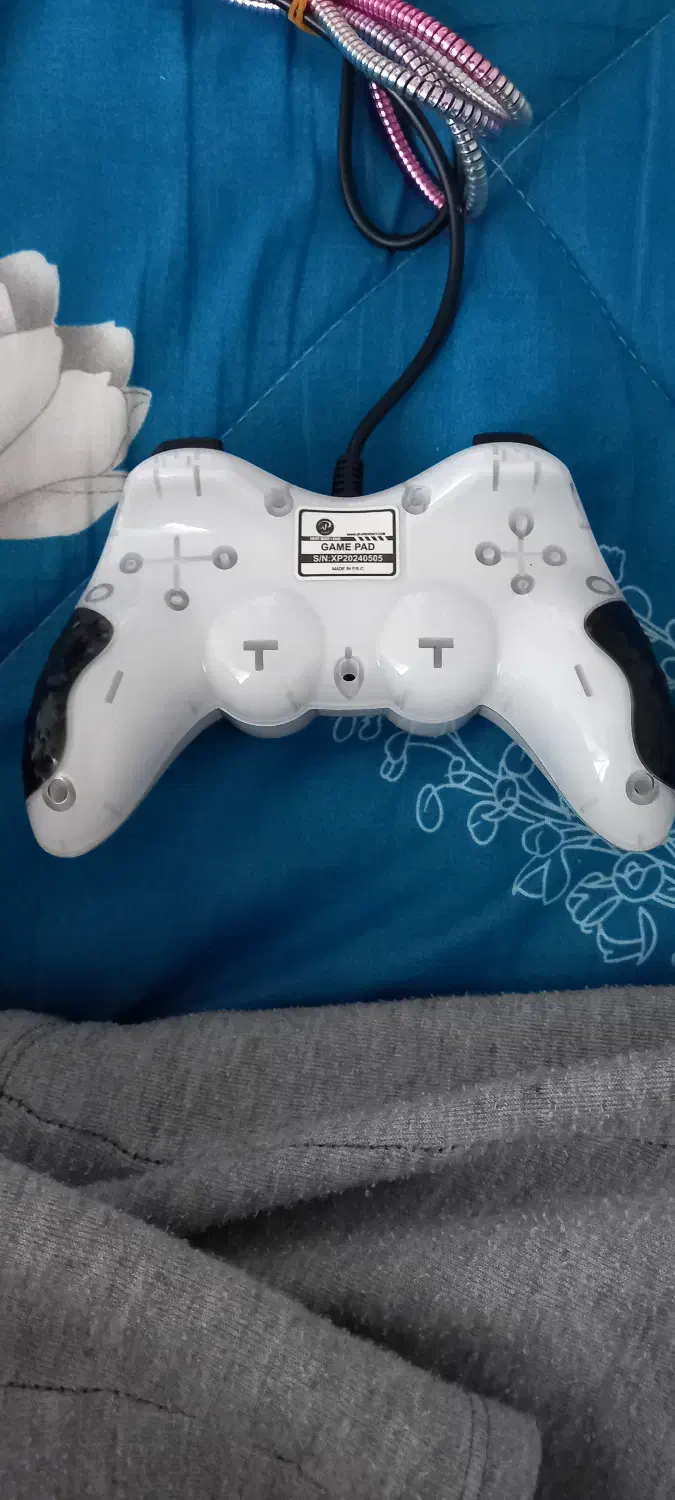 یک عدد دسته بازی لپتاپ و کامپیوتر|کنسول، بازی ویدئویی و آنلاین|پیشوا, |دیوار